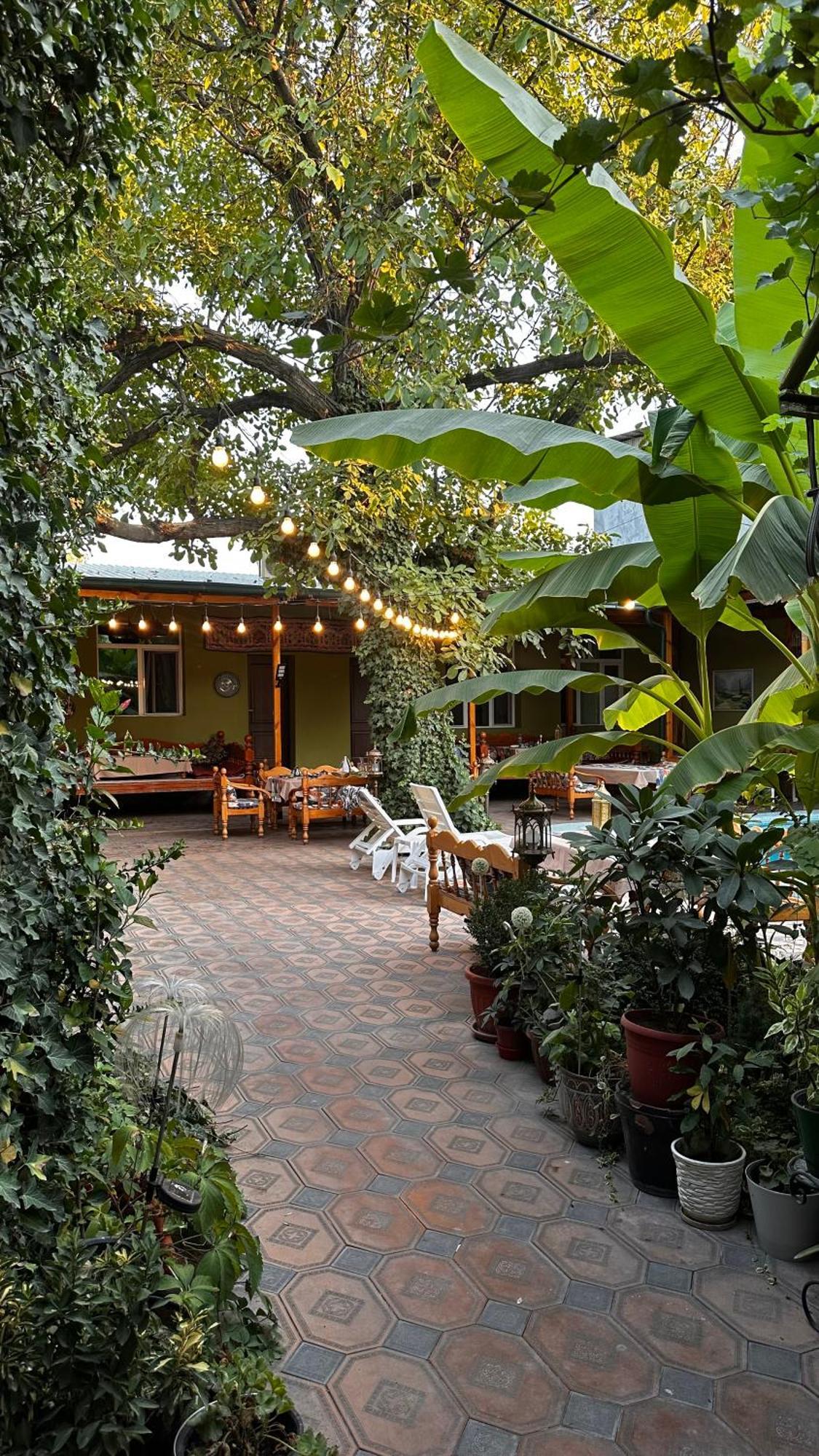Green Yard Boutique Guesthouse Ташкент Екстер'єр фото